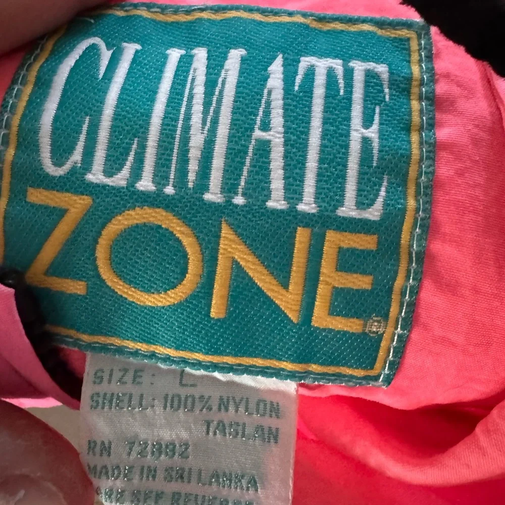 VINTAGE Neon Pink Hooded Windbreaker - Picture 3 of 5